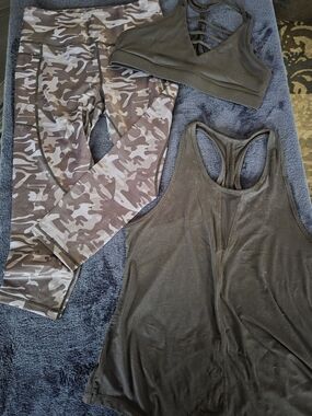 Black Racerback Camisole — Women’s Active Tank, Black Sports Bra Size XL, Capri